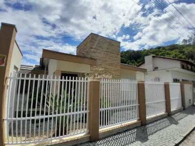 Casa com 4 Quartos para alugar, 632m² no Azambuja, Brusque