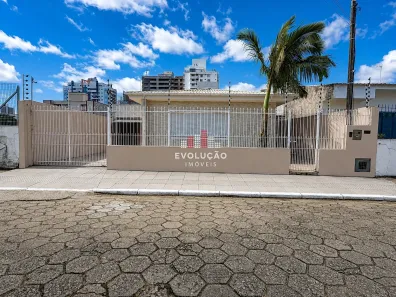 Casa com 4 Quartos para alugar, 330m² no Barreiros, São José