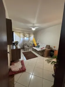 Casa com 4 Quartos para alugar, 250m² no Centro, Botucatu