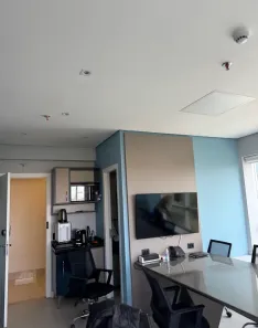 Sala Comercial para alugar, 32m² no Green Valley Alphaville, Barueri
