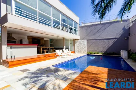 Sobrado com 5 Quartos à venda, 687m² no Pacaembu, São Paulo