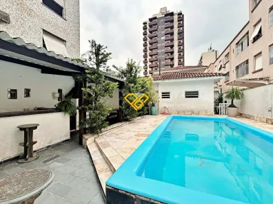 Casa com 3 Quartos para alugar, 230m² no Gonzaga, Santos