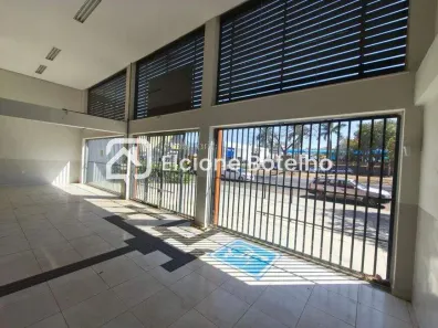 Prédio Comercial para alugar, 1395m² no Pampulha, Uberlândia