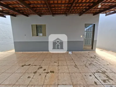 Casa com 3 Quartos para alugar, 100m² no Santa Mônica, Uberlândia