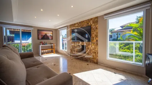 Sobrado com 4 Quartos à venda, 257m² no Jardim Indaiá, Embu das Artes
