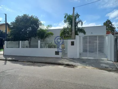 Casa com 4 Quartos para alugar, 290m² no Córrego Grande, Florianópolis