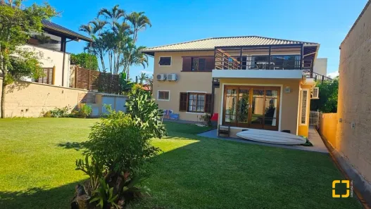 Casa de Condomínio com 4 Quartos à venda, 240m² no Sambaqui, Florianópolis