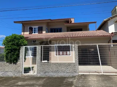 Casa com 5 Quartos à venda, 239m² no Carianos, Florianópolis