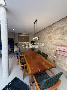 Casa de Condomínio com 3 Quartos à venda, 220m² no Granja Marileusa, Uberlândia