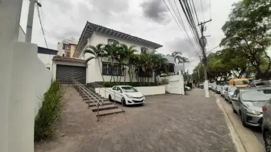 com 8 Quartos para alugar, 330m² no Pacaembu, São Paulo