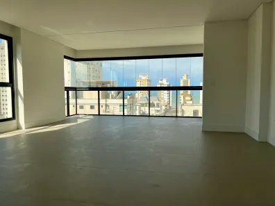 Apartamento com 3 Quartos à venda, 137m² no Meia Praia, Itapema