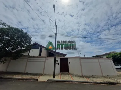 Casa com 5 Quartos à venda, 275m² no Champagnat, Londrina