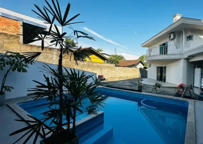 Casa com 3 Quartos para alugar, 440m² no Tifa Martins, Jaraguá do Sul