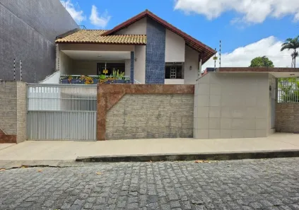 Casa com 3 Quartos à venda, 237m² no Bela Vista, Campina Grande