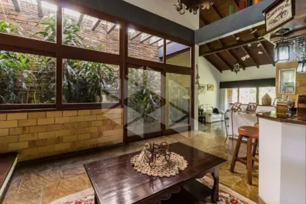 Casa com 5 Quartos para alugar, 800m² no Cristal, Porto Alegre
