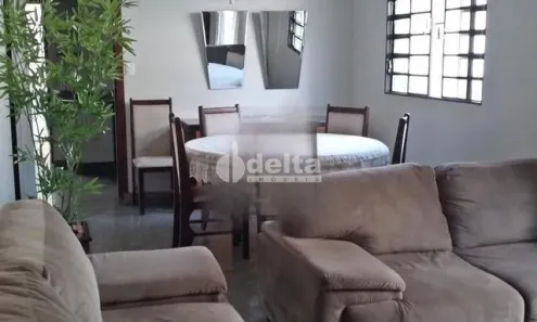 Casa com 4 Quartos à venda, 204m² no Santa Mônica, Uberlândia