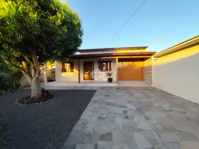 Casa com 3 Quartos à venda, 400m² no Olaria, Canoas