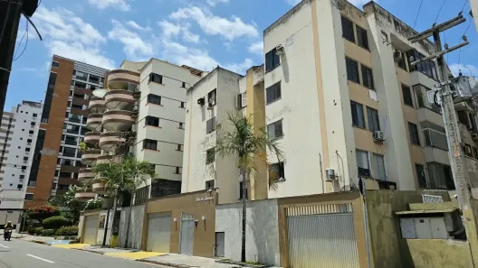 Apartamento com 3 Quartos para venda ou aluguel, 75m² no Renascença, São Luís