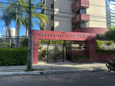 Apartamento com 3 Quartos para alugar, 204m² no Guararapes, Fortaleza