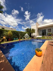 Casa de Condomínio com 3 Quartos para venda ou aluguel, 330m² no Condomínio Belvedere, Cuiabá