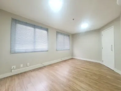 Sala Comercial com 3 Quartos para alugar, 47m² no Saúde, São Paulo
