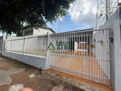 Casa com 5 Quartos à venda, 200m² no Aeroporto, Londrina