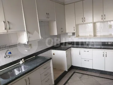 Apartamento com 3 Quartos à venda, 130m² no Brasil, Uberlândia