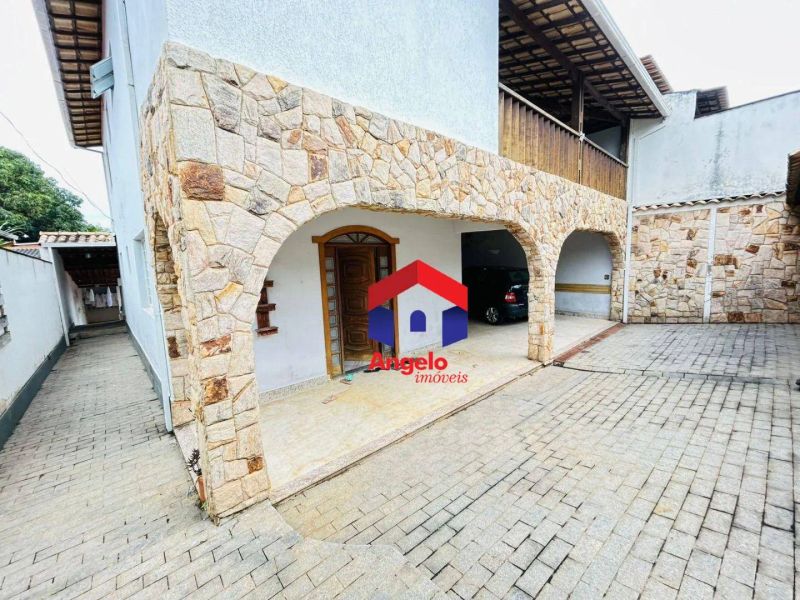 Casa com 4 quartos — Santa Mônica, Belo Horizonte