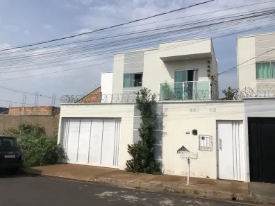 Sobrado com 2 Quartos para alugar, 70m² no Jardim Europa, Uberlândia