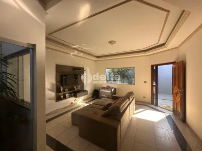 Casa com 3 Quartos à venda, 166m² no Carajás, Uberlândia
