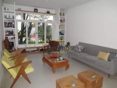 Casa de Condomínio com 4 Quartos à venda, 200m² no Santa Rosa, Niterói