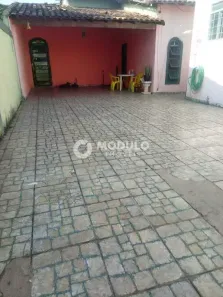 Casa com 5 Quartos à venda, 280m² no Presidente Roosevelt, Uberlândia