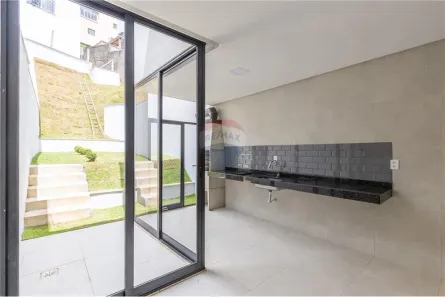 Casa com 3 Quartos à venda, 140m² no São Pedro, Juiz de Fora