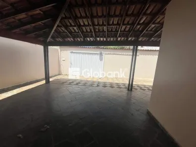 Casa com 3 Quartos à venda, 180m² no Morada da Serra, Montes Claros