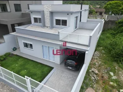 Casa com 6 Quartos à venda, 240m² no Zimbros, Bombinhas
