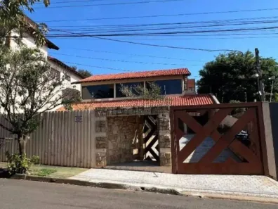 Casa com 4 Quartos à venda, 309m² no Champagnat, Londrina