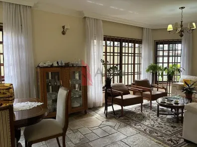 Casa com 3 Quartos à venda, 256m² no Vila Lavínia, Mogi das Cruzes