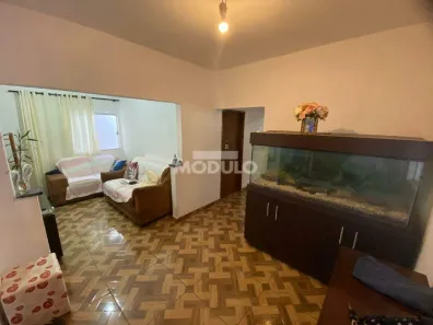 Casa com 3 Quartos à venda, 172m² no Laranjeiras, Uberlândia