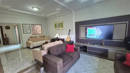 Casa com 3 Quartos à venda, 243m² no Santa Mônica, Uberlândia