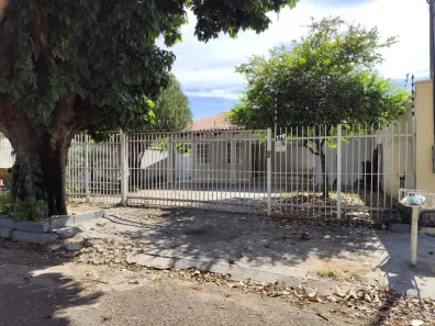 Casa com 3 Quartos para alugar, 230m² no Jardim Shangri-Lá, Cuiabá
