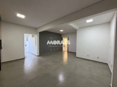 Casa com 3 Quartos para alugar, 200m² no Jardim Paulista, Bauru
