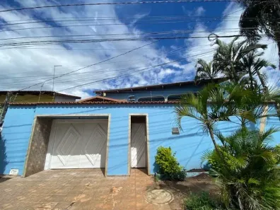 Sobrado com 4 Quartos para alugar, 300m² no Setor Urias Magalhães, Goiânia