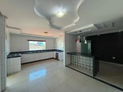 Apartamento com 3 Quartos para alugar, 110m² no Monte Carmelo, Montes Claros