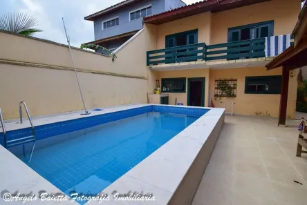 Sobrado com 3 Quartos à venda, 322m² no Centro, Peruíbe