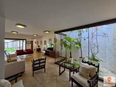 Casa com 3 Quartos à venda, 302m² no Jardim Karaíba, Uberlândia