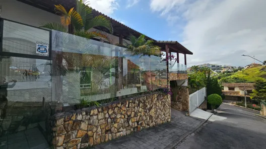 Casa com 5 Quartos para alugar, 600m² no Bom Clima, Juiz de Fora