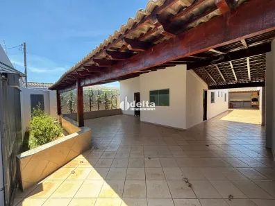 Casa com 3 Quartos à venda, 204m² no São Jorge, Uberlândia