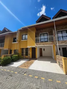 Casa de Condomínio com 3 Quartos para alugar, 150m² no Vila Izabel, Curitiba