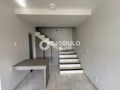 Casa com 2 Quartos para alugar, 130m² no Novo Mundo, Uberlândia