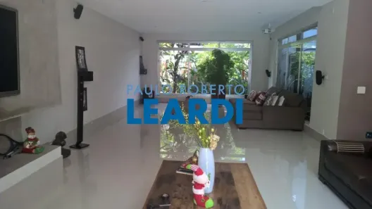Sobrado com 4 Quartos à venda, 600m² no Bela Aliança, São Paulo